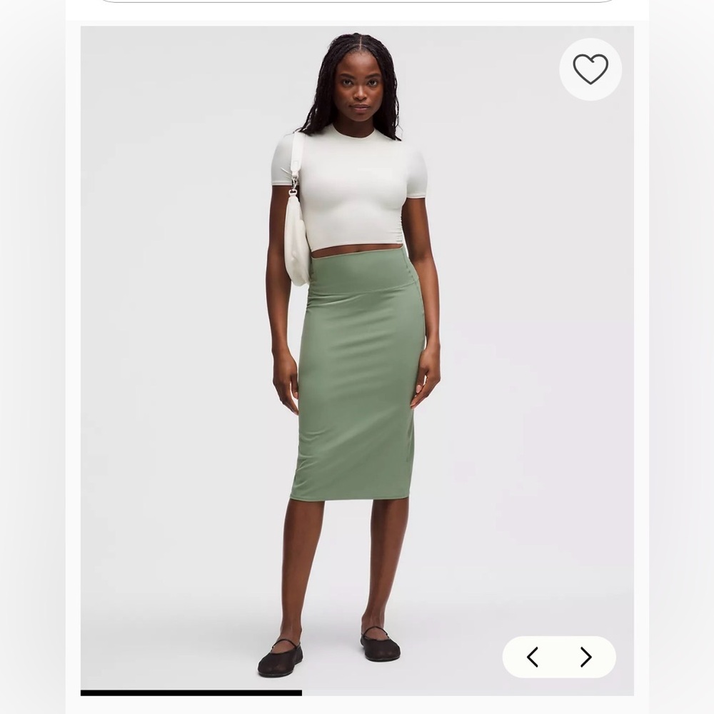 Never worn Lululemon Nulu Skirt